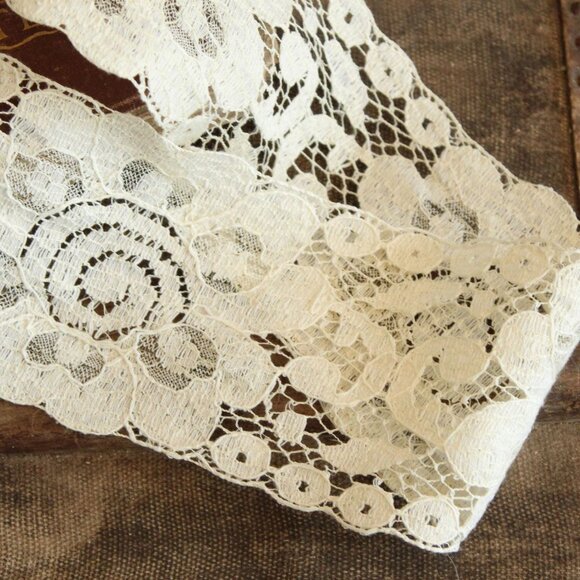 Vintage Lace Trim, Ivory Floral Pattern 3" Wide, 1 yard plus 27 inches long piec - Picture 3 of 10